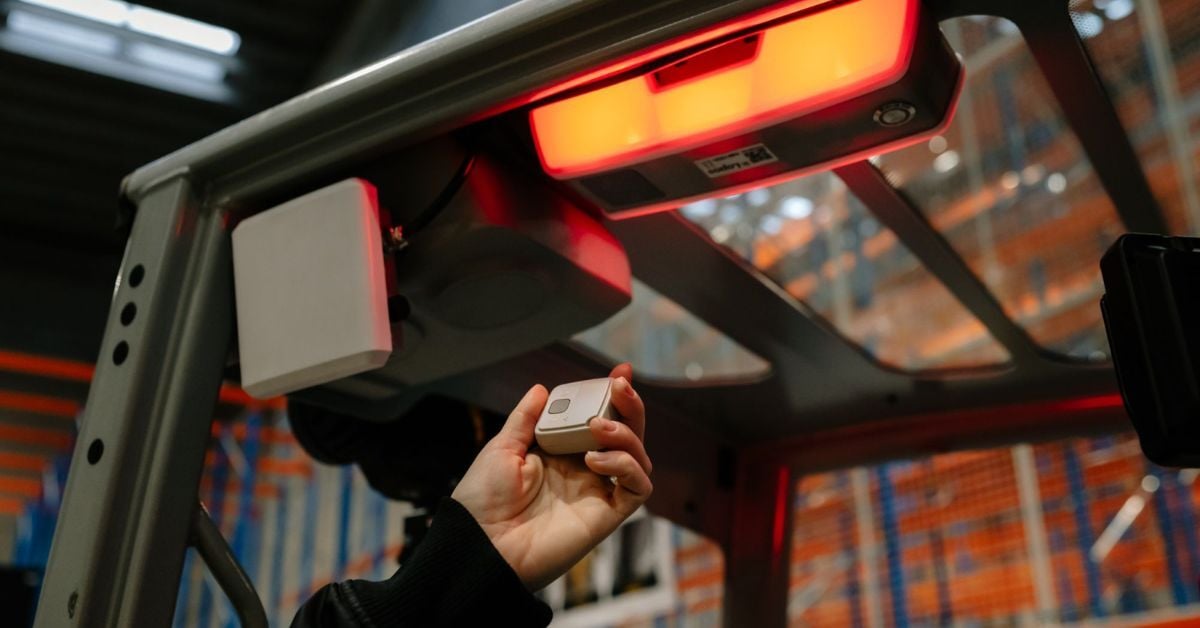 Proximity Detector Placement in High-Traffic Warehouses